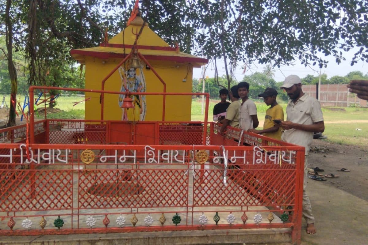 विश्वम्भरचक महादेव मंदिर से अष्टधातु नाग और कलश चोरी