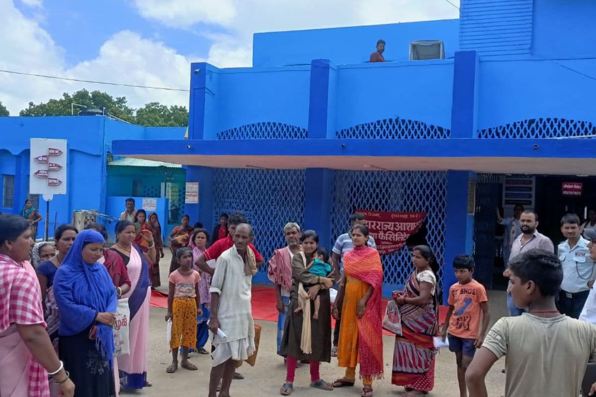 पत्नी से विवाद के बाद पति ने खाया जहर, मायागंज रेफर