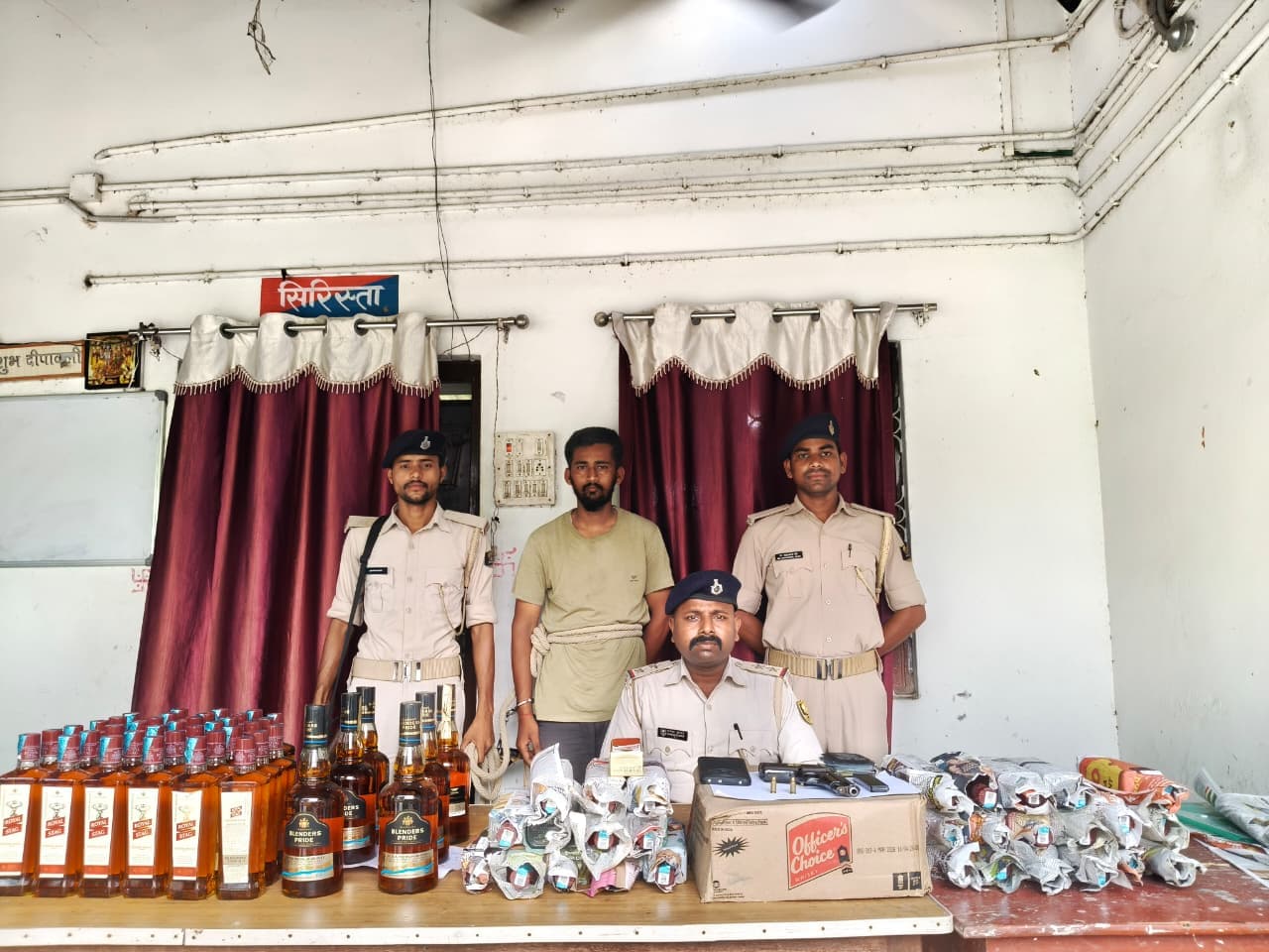 बलिया बेलौन में शराब तस्कर पिस्टल के साथ गिरफ्तार