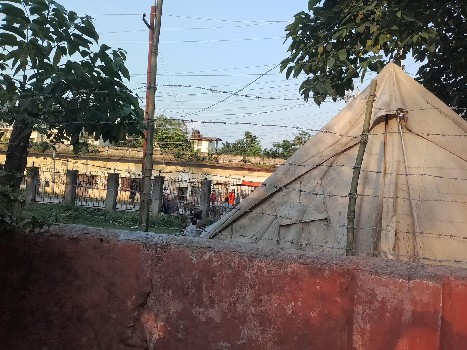 जोगबनी बॉर्डर पर नेपाल एपीएफ ने बिछाए कंटीले तार