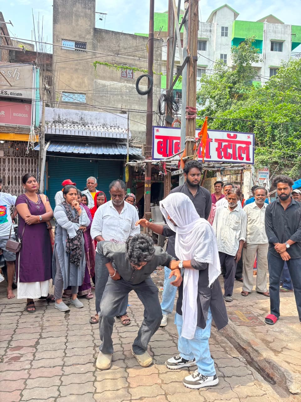 Giridih News :नुक्कड़ नाटक से लोगों को दिया तंबाकू सेवन नहीं करने का संदेश
