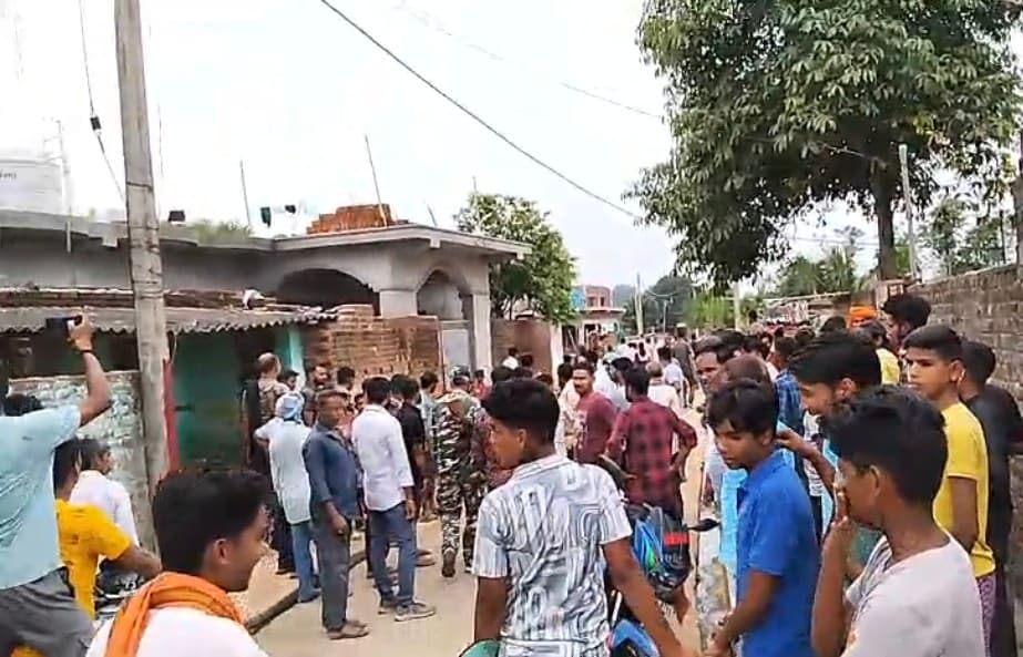 Giridih News :जमुआ के तीनमहुआ गांव में मिला प्रतिबंधित पशु का सिर, तनाव