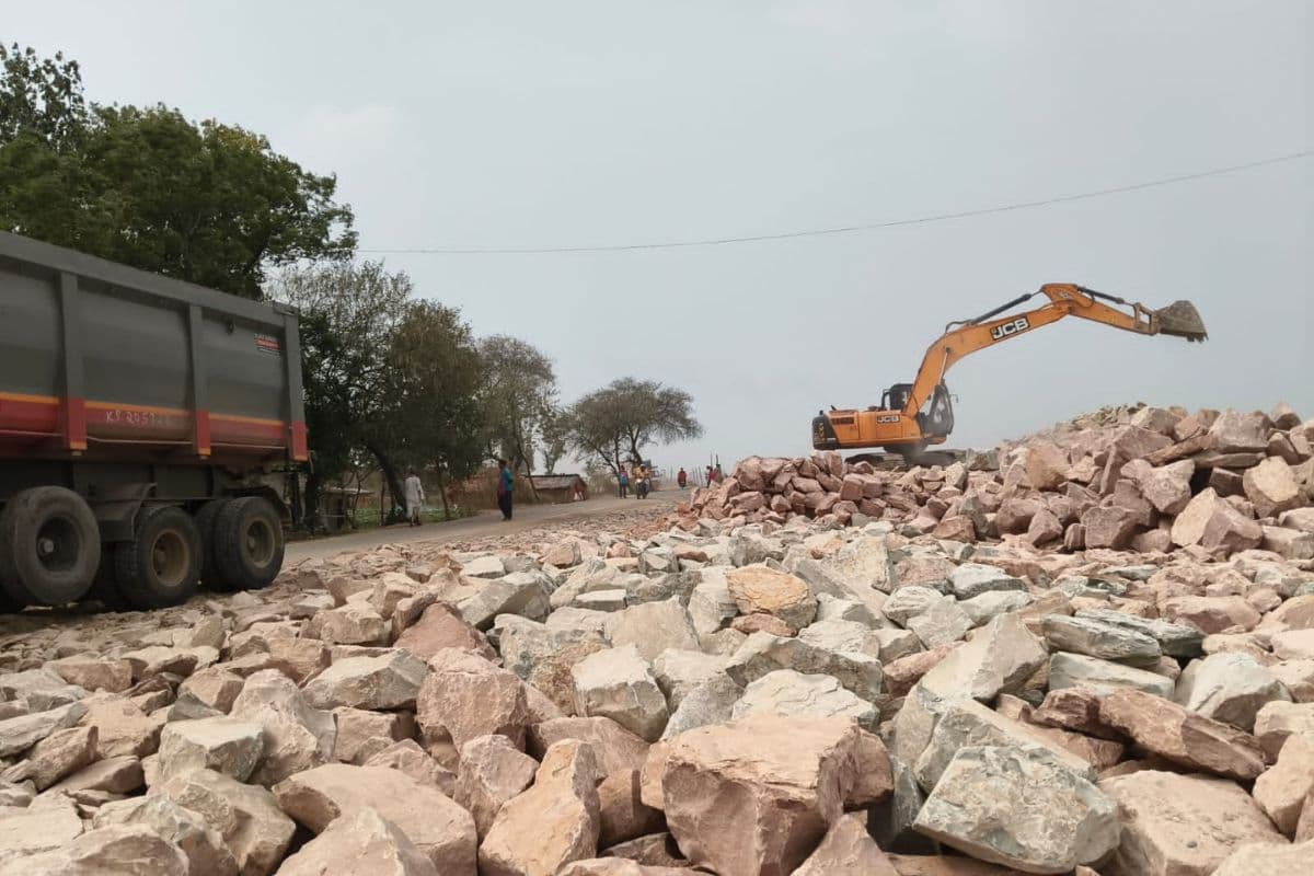 गंगा कटाव से राहत: 52.56 करोड़ की योजना मंजूर, बोल्डर पिचिंग का कार्य शुरू