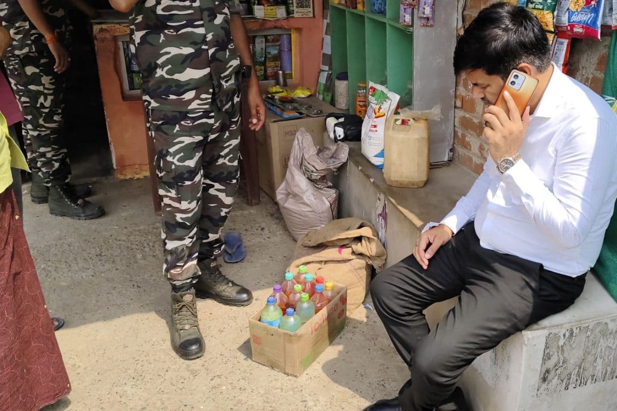 गढ़वा में अवैध पेट्रोल बेचने वालों पर एक्शन, 5 दुकानें सील 
