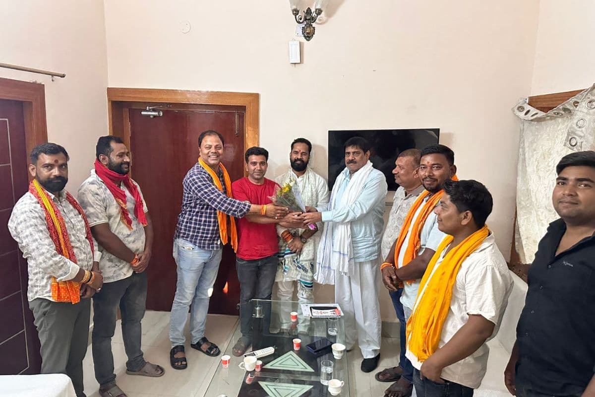 विधायक सत्येंद्रनाथ तिवारी ने नगर परिषद को दिए 10 लाख, जल्द जगमग होगा गढ़वा