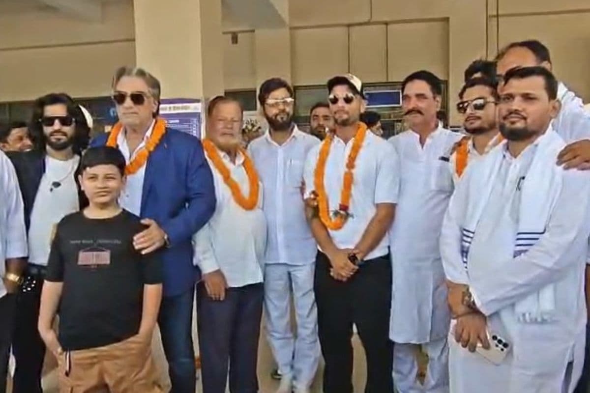 गया पहुंचे क्रिकेट खिलाड़ी सोहैब खान, समर्थकों की भीड़ ने किया जोरदार स्वागत