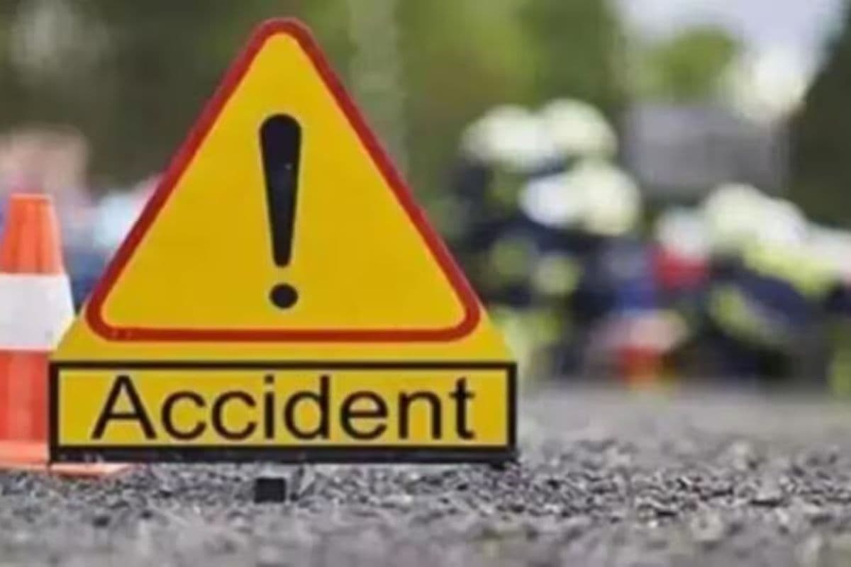 तेज आंधी में बाइक और टोटो की जोरदार टक्कर, दूध विक्रेता घायल