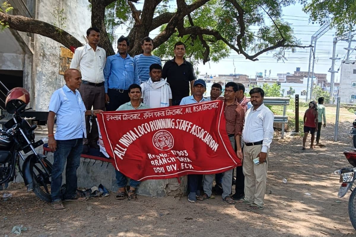 बुनियादी सुविधाओं को लेकर AILRSA का मुंडी गरम प्रदर्शन, प्रशासन को स्मरण पत्र सौंपा