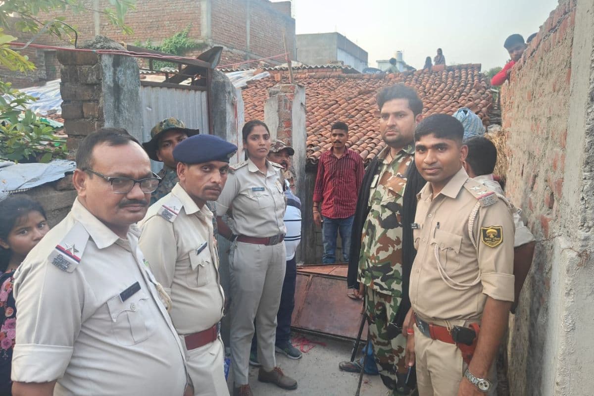 शेरघाटी पुलिस की बड़ी कार्रवाई, फरार आरोपी के घर कुर्की-जब्ती