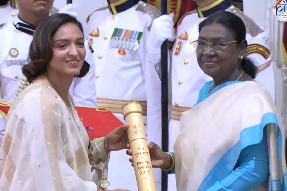 Padma Awards: हरमनप्रीत कौर को मिला पद्मश्री, राष्ट्रपति द्रौपदी मुर्मू ने किया सम्मानित