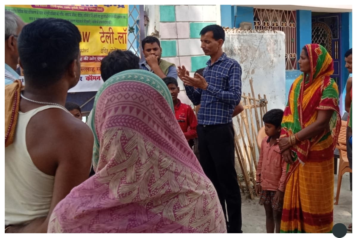 बेतिया: लोक अदालत के बैनर तले लू से बचाव और सरकारी योजनाओं पर जागरूकता अभियान