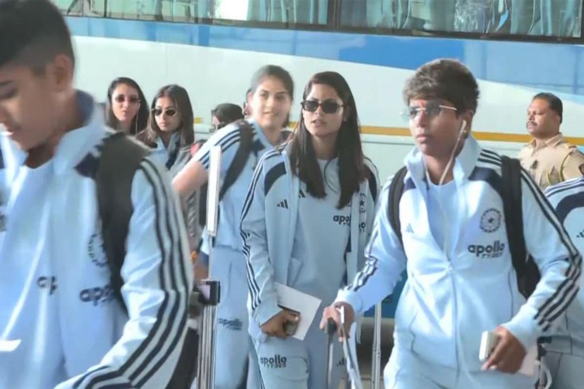 टी20 वर्ल्ड कप के लिए इंग्लैंड रवाना हुई भारतीय टीम, हरमनप्रीत एंड कंपनी को फैंस ने दी शुभकामनाएं