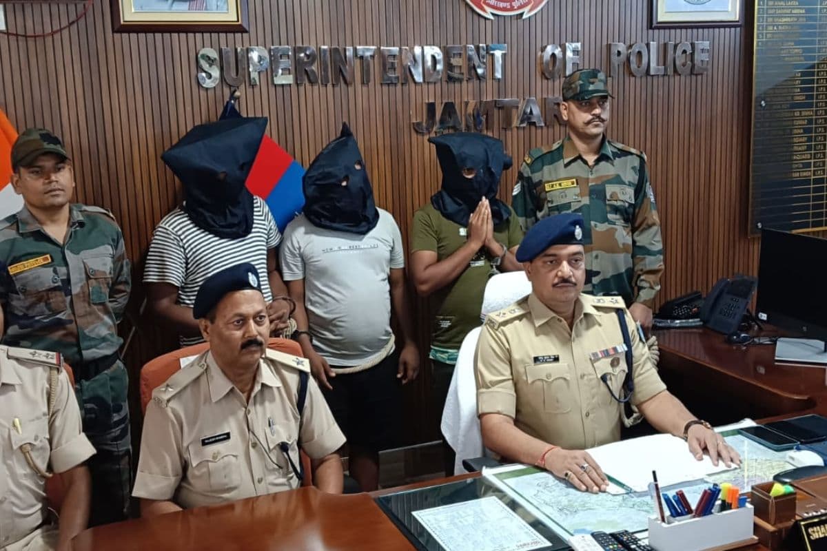 जामताड़ा: एपीके फाइल भेजकर साइबर ठगी करने वाले तीन अपराधी गिरफ्तार