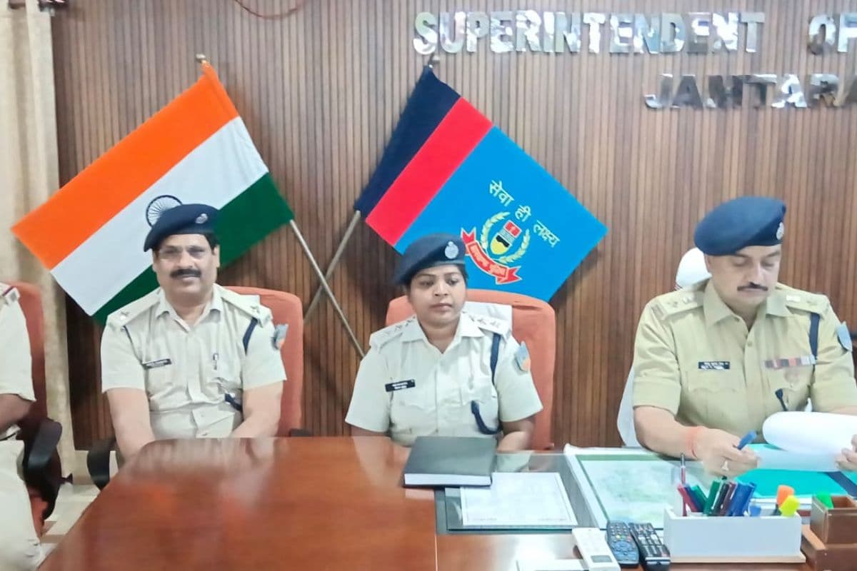 जामताड़ा: मिहिजाम लूटकांड का खुलासा, देशी पिस्तौल और लूटा गया मोबाइल बरामद