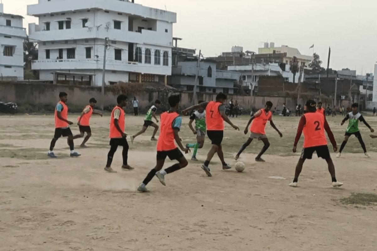 Jehanabad News: विश्व फुटबॉल दिवस पर खेले गए मगध फुटबॉल अकादमी और फुटबॉल क्लब ऐनवां के बीच मैच टाई
