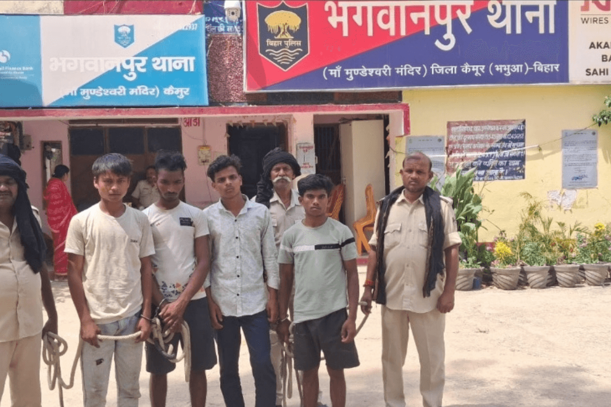 चोरी की बाइक के साथ चार चोर गिरफ्तार, पुलिस चेकिंग में खुला बड़ा राज