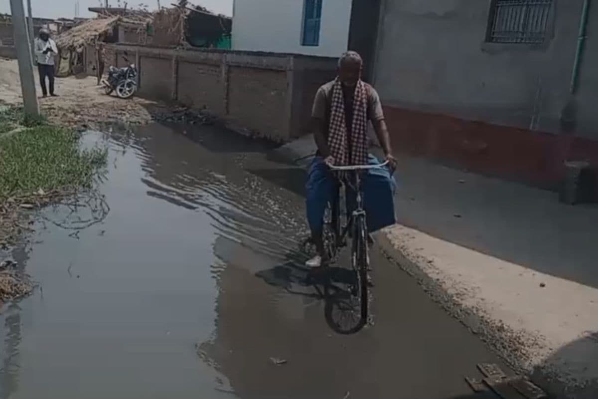 महीनों से जलजमाव झेल रहे ग्रामीण, जनप्रतिनिधियों पर अनदेखी का आरोप