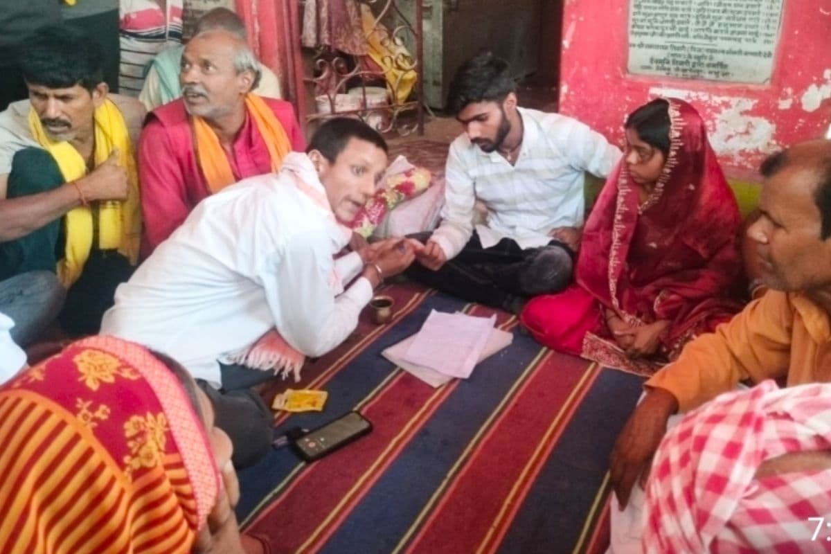 पहले भागा दूल्हा, फिर सहमति से महावीर मंदिर में हुई शादी, परिजन बने गवाह
