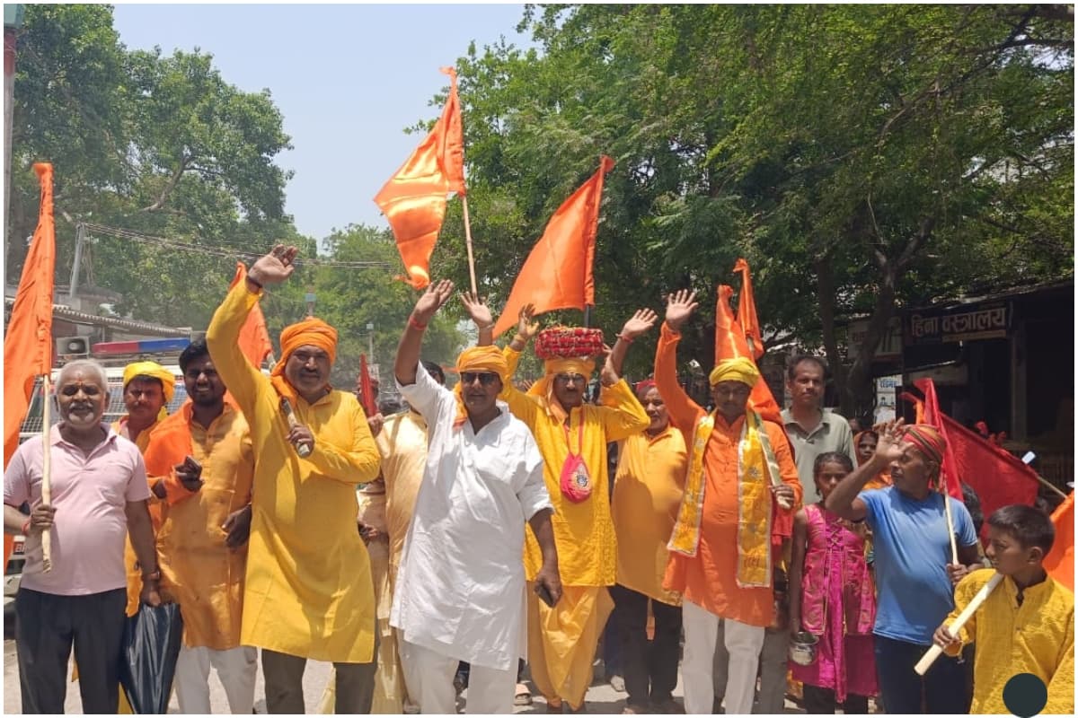 मोतिहारी: जयकारों से गूंजा कल्याणपुर, निकली भव्य कलश यात्रा