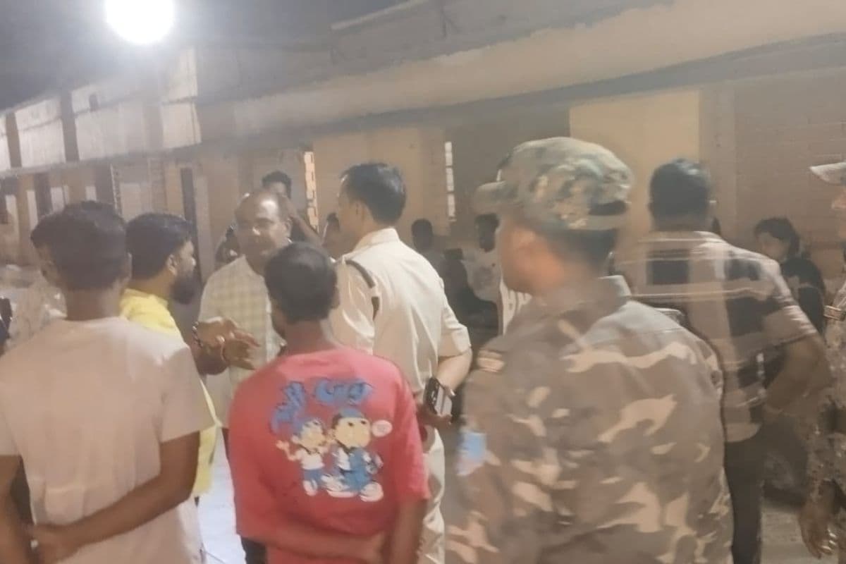 धनबाद: काेयले के अवैध धंधे में वर्चस्व को लेकर दो गुटों में फायरिंग, तीन को लगी गोली