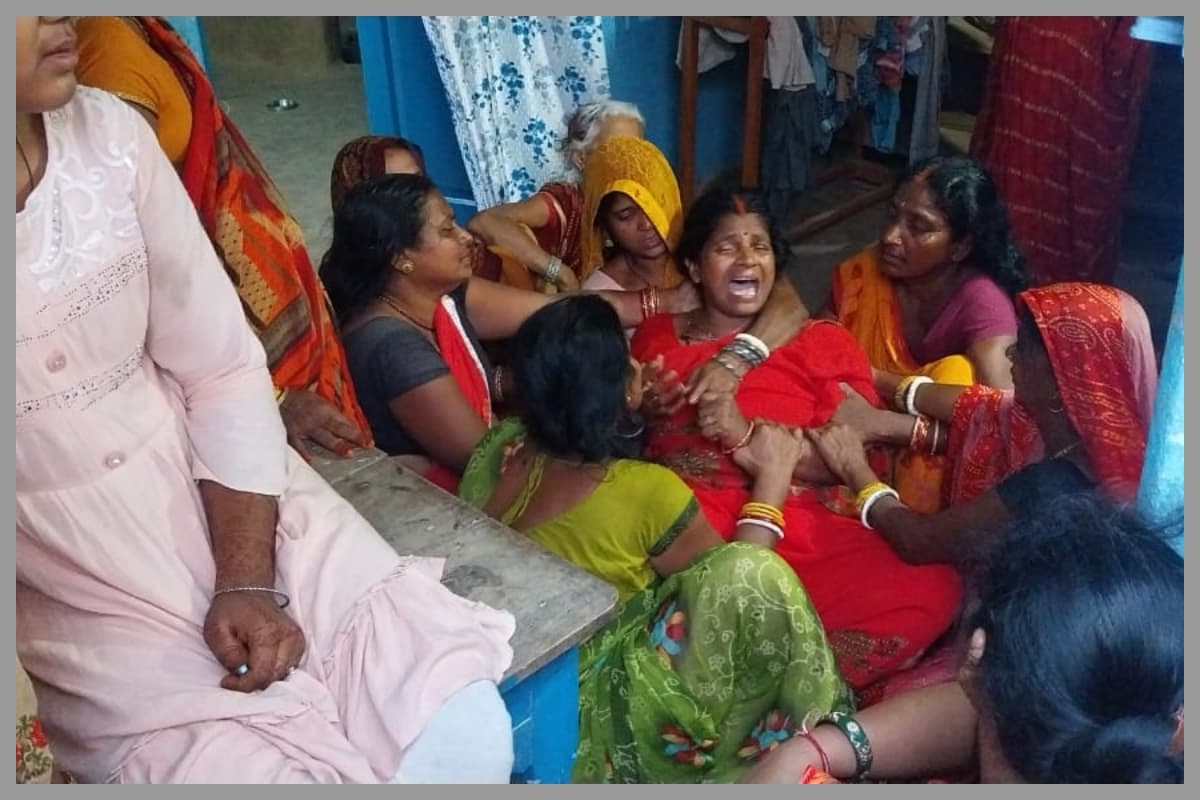 Darbhanga: केवटी में बिजली पोल से गिरकर मिस्त्री की मौत, इलाज के दौरान तोड़ा दम