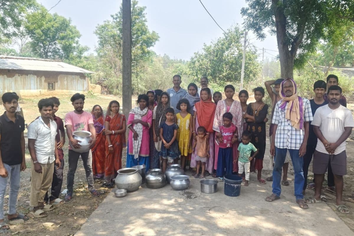 खरसावां के टुनियाबाड़ी में गहराया पेयजल समस्या, चुआं और कुएं के सहारे ग्रामीण 