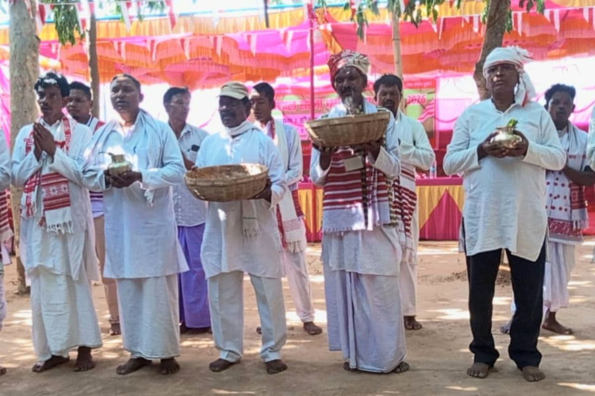 मुरहू में दो दिवसीय सरना धर्म प्रार्थना सभा की हुई शुरुआत