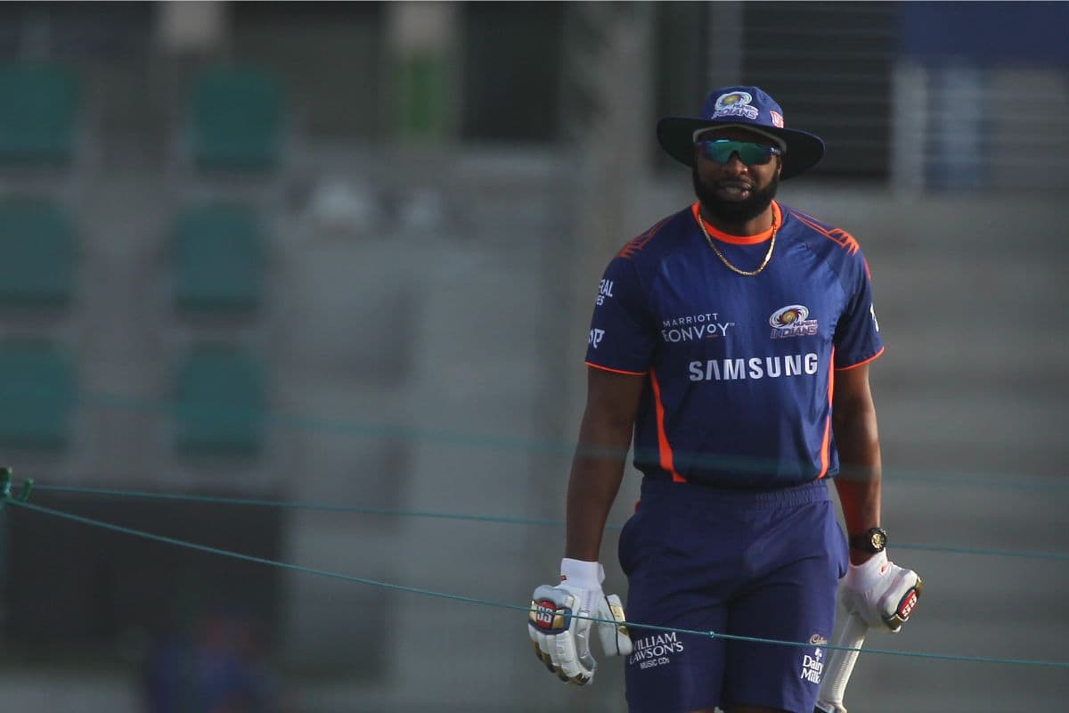 मुंबई इंडियंस के कोच कीरोन पोलार्ड पर BCCI का एक्शन, अभद्र भाषा के लिए लगा जुर्माना