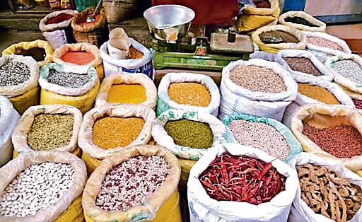 Nawada news : सब्जी मंडियों में छायी नरमी, गोभी और शिमला मिर्च के दाम गिरे, देखें आज की रेट लिस्ट.