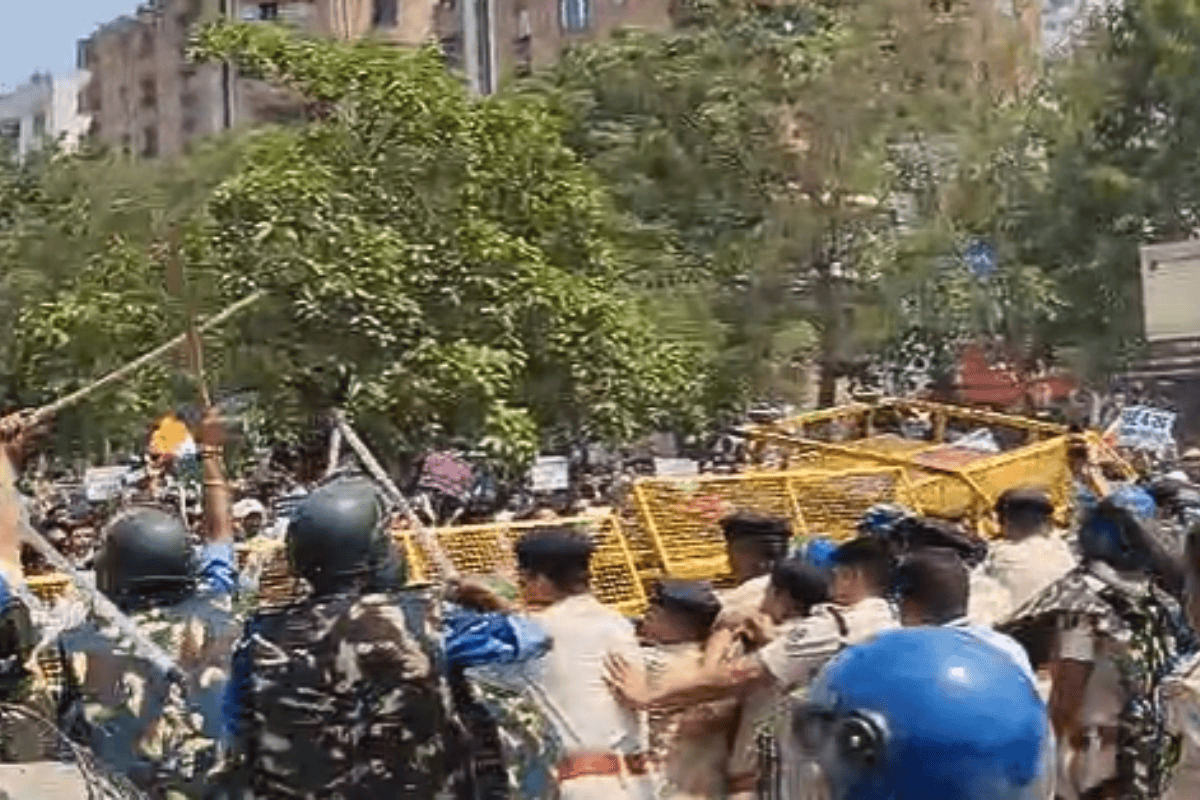 पटना में BPSC TRE-4 अभ्यर्थियों को पुलिस ने खदेड़ा, किया लाठीचार्ज