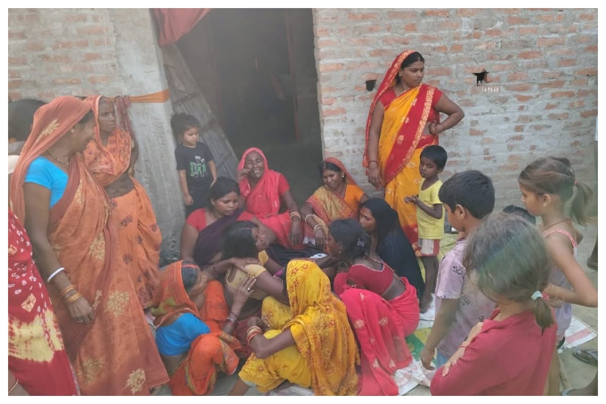बेतिया: मझौलिया में दर्दनाक सड़क हादसा, पिकअप-बाइक टक्कर में मौसा-भतीजे की मौत