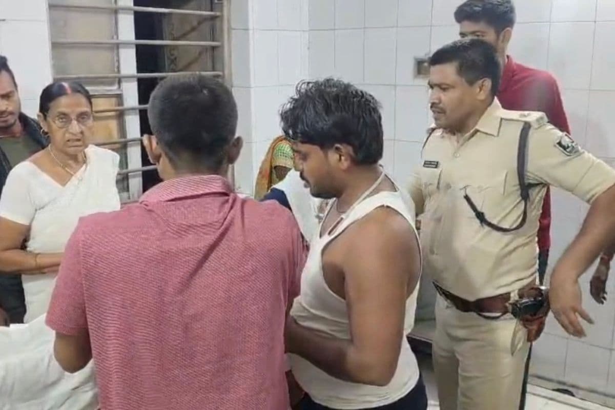 नवादा में थाना के सामने चौकीदार पर हमला, छह महीने पहले मिली थी जान से मारने की धमकी