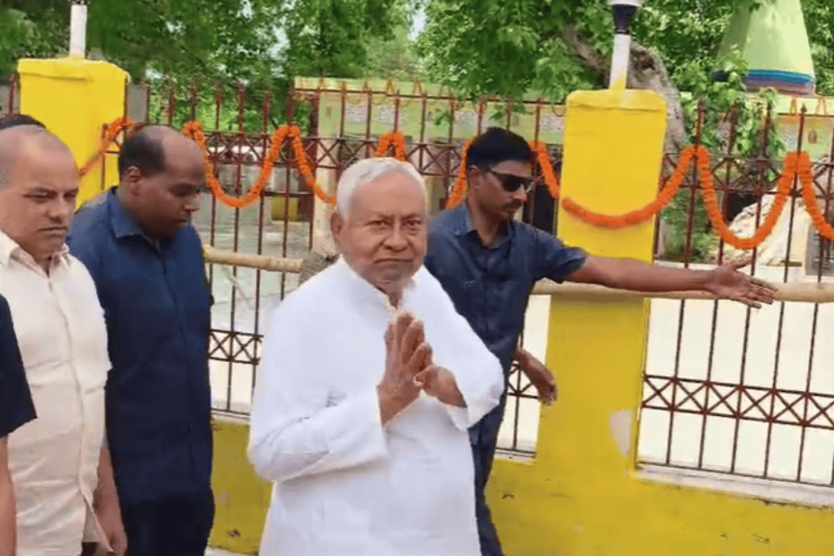 राज्यसभा सांसद बनने के बाद पहली बार कल्याण बिगहा पहुंचे नीतीश कुमार, बेटे निशांत भी रहे मौजूद