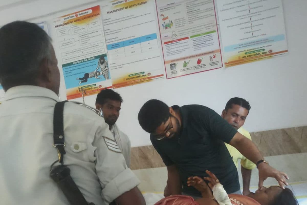 गया में स्कॉर्पियो ने बाइक सवार दंपति को मारी टक्कर, आक्रोशित ग्रामीणों ने उत्पाद टीम को रोका