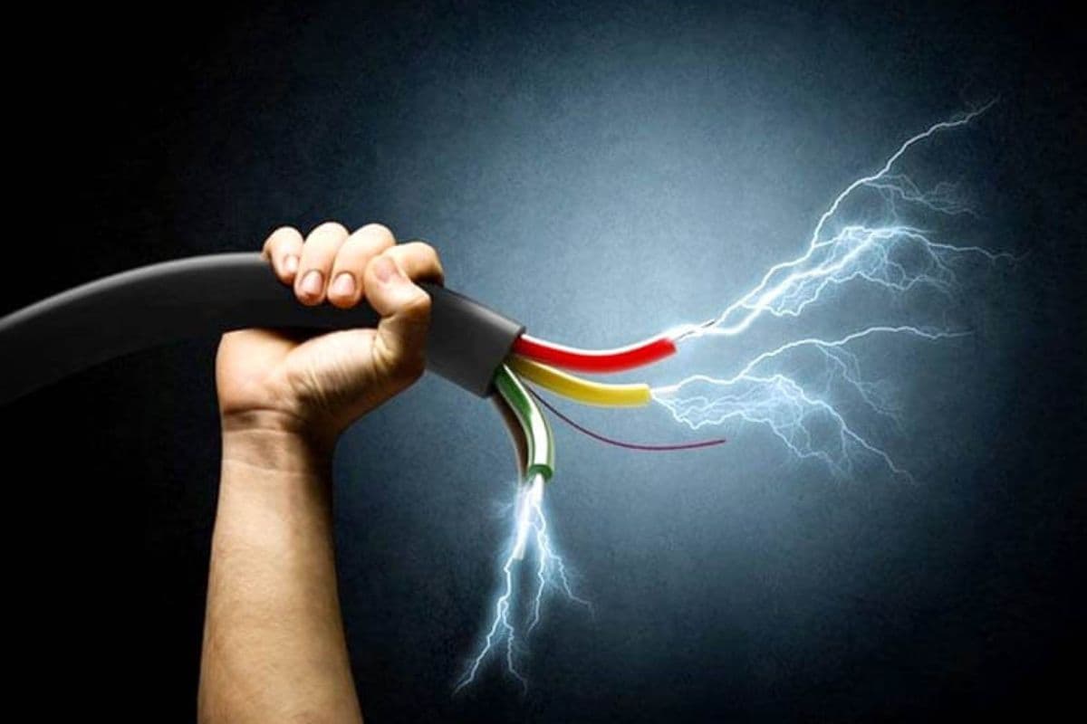 Woman contact with 11000-volt wire