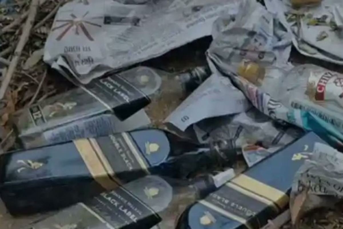 Patna News: पटना के पॉश इलाके में मिली शराब की बोतलें, जांच मे जुटी पुलिस