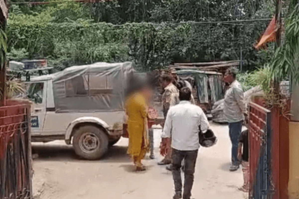 बुद्धा कॉलोनी में हाईवोल्टेज ड्रामा: प्रेमी संग फरार महिला दो बच्चों के साथ थाने पहुंची, कोर्ट में दर्ज कराया बयान
