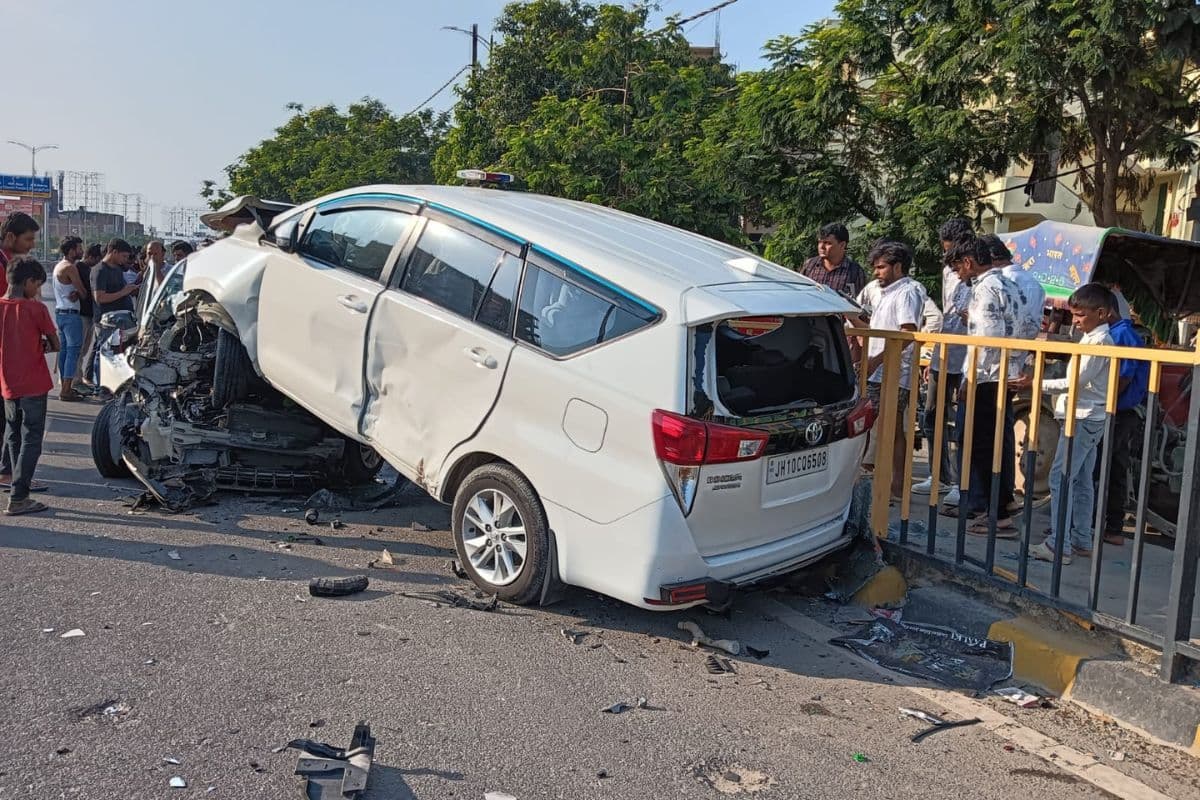 तेज रफ्तार कार ने पुलिस अधिकारी की इनोवा को मारी टक्कर, कार में सवार तीनों लोग फरार
