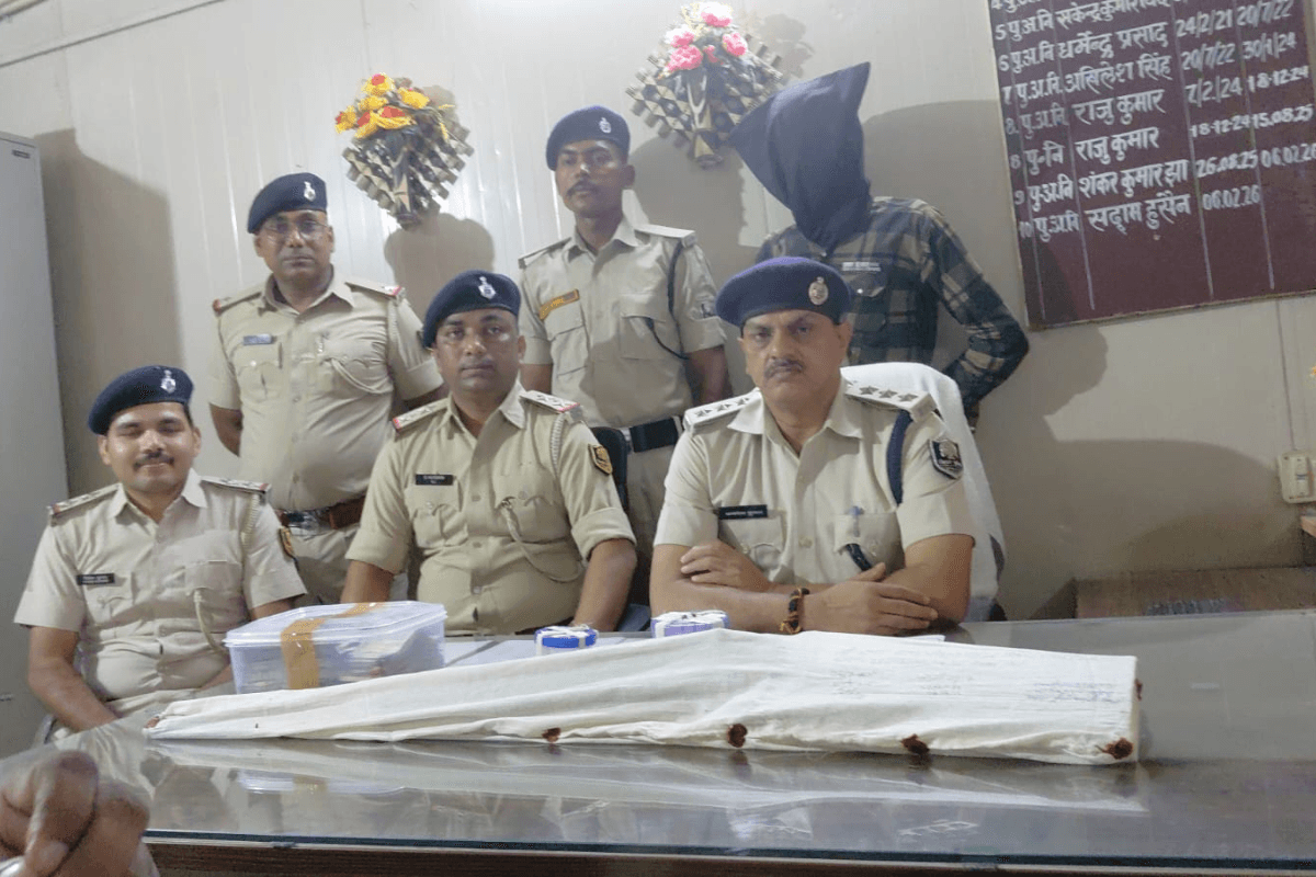 पटना के नदी थाना पुलिस की बड़ी कार्रवाई: स्मैक, अवैध राइफल, कारतूस और लाखों रुपये बरामद, युवक गिरफ्तार