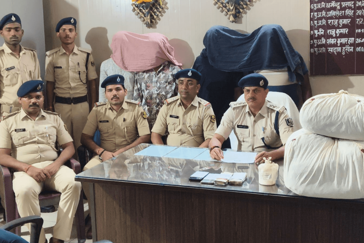 Patna News: पटना में नशे के खिलाफ बड़ी कार्रवाई, भारी मात्रा में गांजा और स्मैक जब्त, चार गिरफ्तार