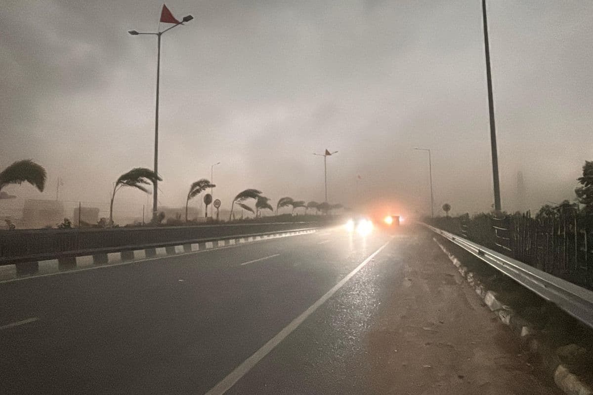 पटना में गरज-चमक के साथ तेज बारिश, मौसम विभाग ने लोगों से सतर्क रहने की अपील की