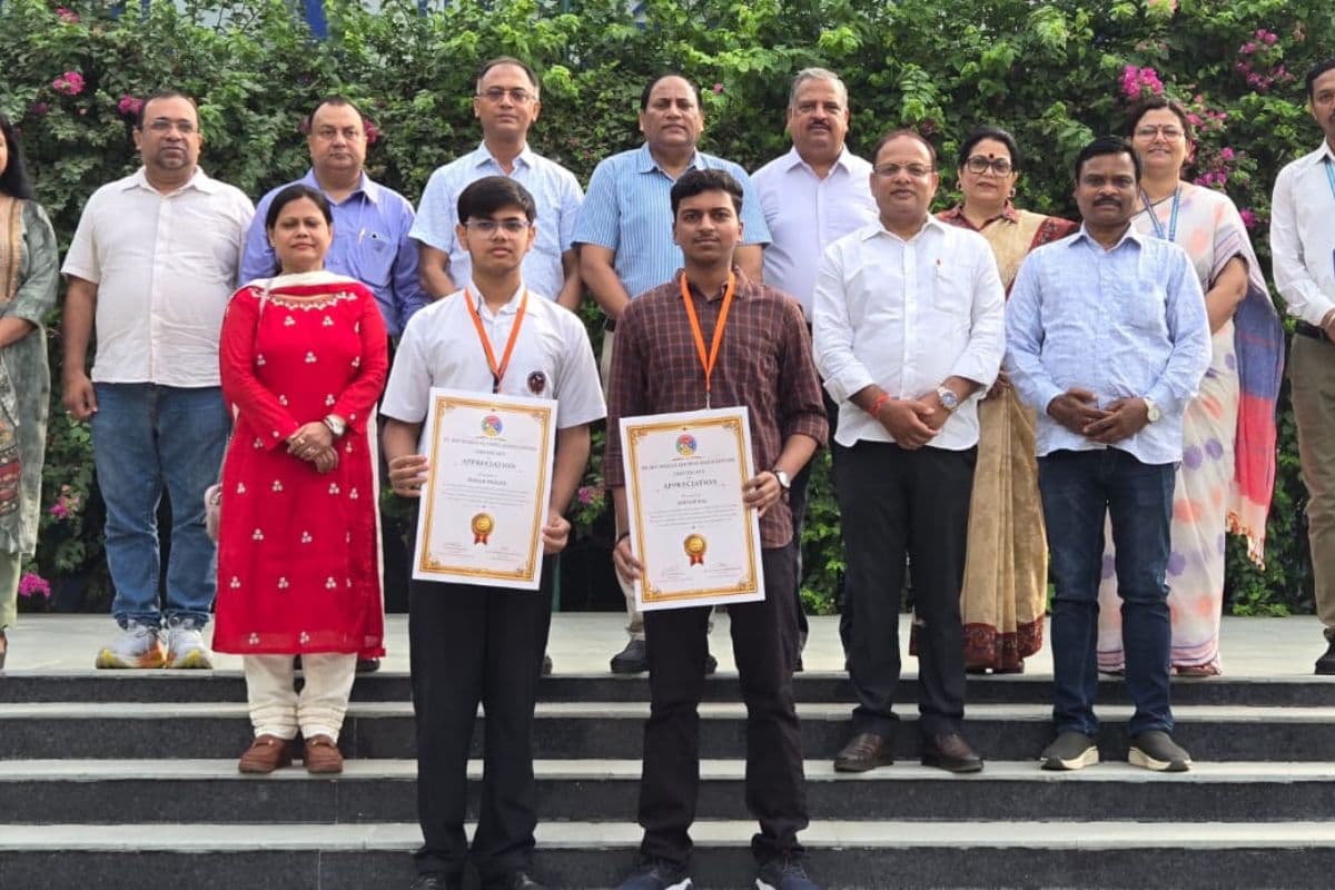संत माइकल हाई स्कूल में 12वीं के टॉपर्स सम्मानित, मेधावी छात्रों के सम्मान में आयोजित हुआ समारोह