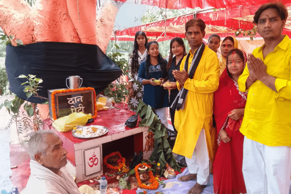 नौतन में गूंजा जय शनिदेव का जयकारा, हजारों श्रद्धालुओं की उमड़ी भीड़, धूमधाम से मना स्थापना दिवस