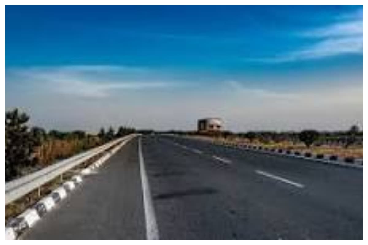 Sheohar News: शिवहर में प्रशासन का बड़ा एक्शन, एनएच से अवैध अतिक्रमण हटाने के लिए 60 दिनों का अल्टीमेटम