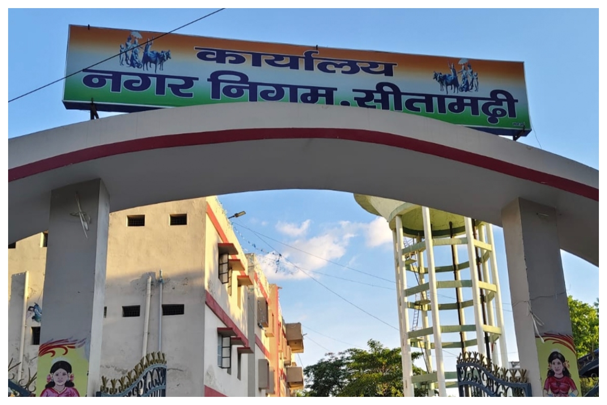 Samastipur News: चार दिन से धरने पर बैठे छात्रों ने शुरू किया अनशन, सभी विषयों में PG की पढ़ाई की मांग