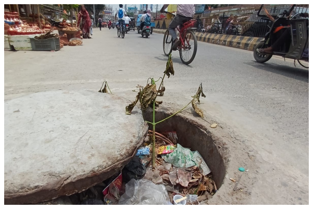 Muzaffarpur News: ट्रैफिक लाइट के नीचे खुला मौत का कुआं