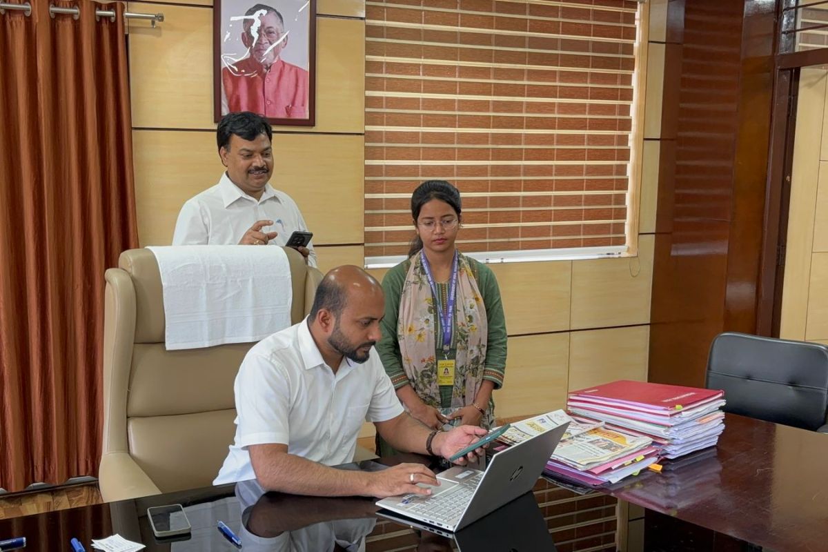 जनगणना-2027 के तहत रामगढ़ डीसी ने पूरा किया सेल्फ एन्यूमरेशन, लोगों से की भागीदारी की अपील