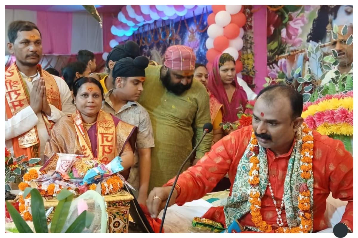 बगहा: रामनगर में भक्तिमय माहौल, कथा स्थल पर उमड़ रहा जनसैलाब