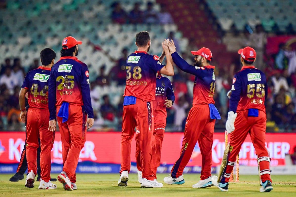 IPL Points Table में टॉप पर पहुंची RCB, प्लेऑफ की रेस हुई दिलचस्प