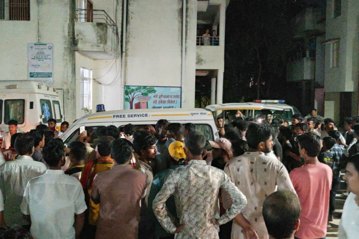 रोहतास में अज्ञात वाहन ने बाइक सवार को मारी टक्कर, 3 की हालत नाजुक